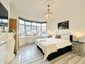 Modern 1-2 Bedroom East LDN Flat with Private Garden